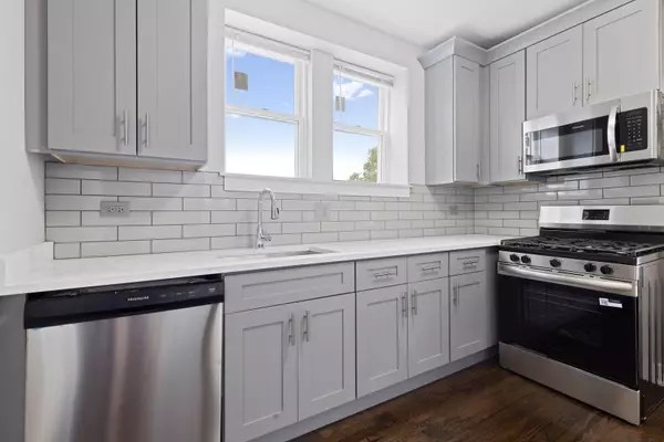 Chicago, IL 60617,8422 S Yates BLVD #3