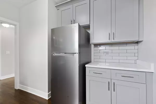 Chicago, IL 60617,8422 S Yates BLVD #3