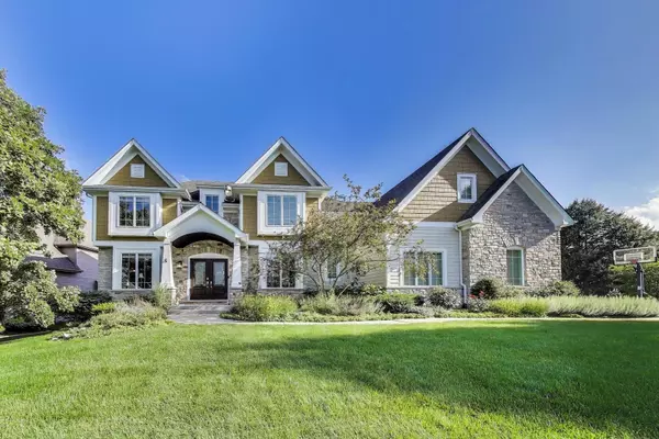 South Elgin, IL 60177,643 Oak LN