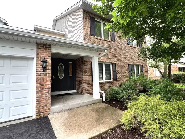 630 Zaininger AVE #D, Naperville, IL 60563