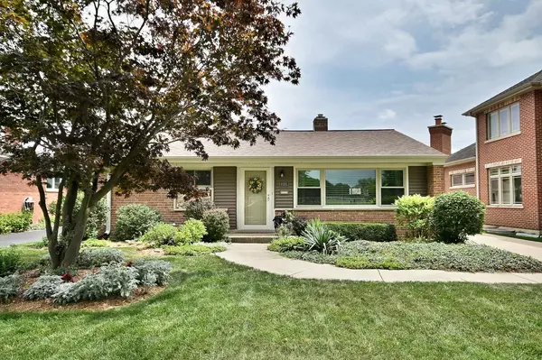 8281 N Washington ST, Niles, IL 60714