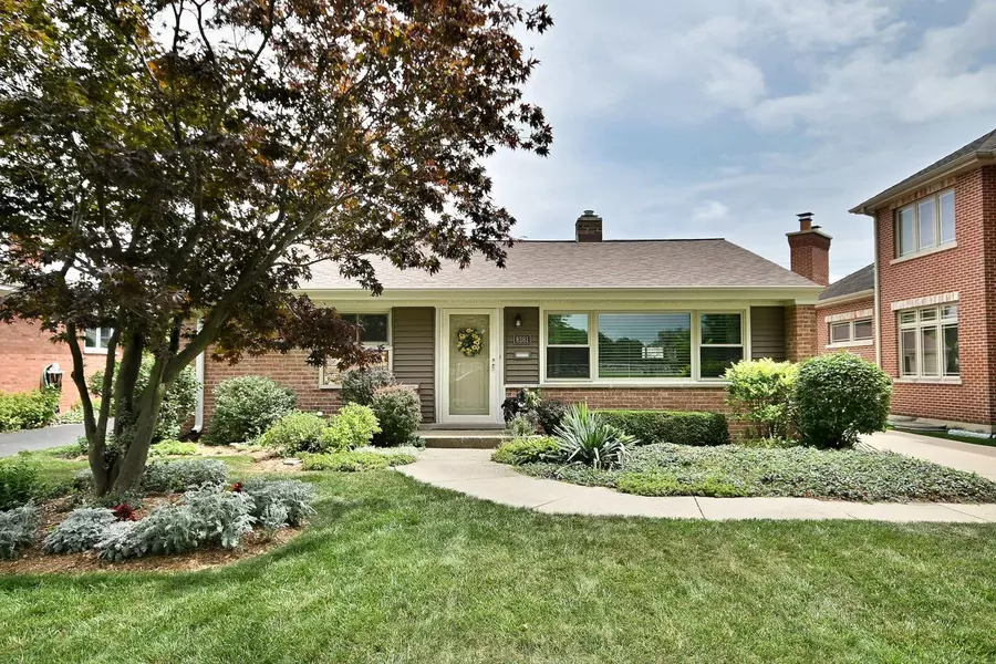 8281 N Washington ST, Niles, IL 60714