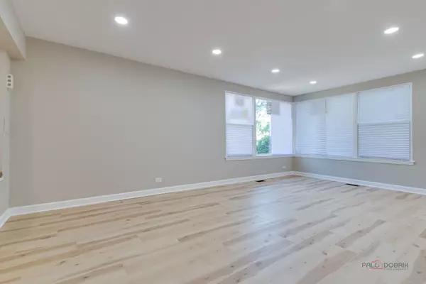 Lincolnwood, IL 60712,4021 W Estes AVE