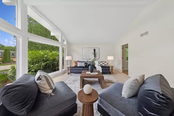 Oak Brook, IL 60523,36 Mockingbird LN