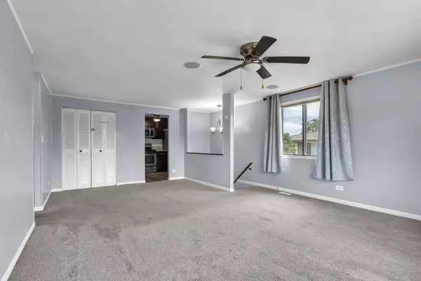 Schaumburg, IL 60194,225 BARCLIFFE LN #225