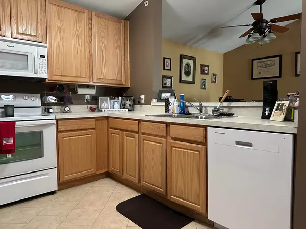 Yorkville, IL 60560,134 Bertram DR #O