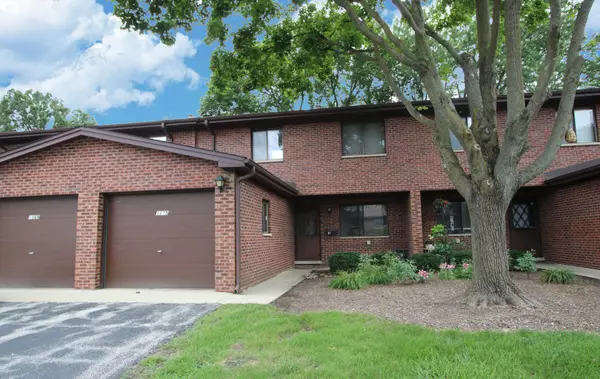 1175 Hunters LN, Lake Zurich, IL 60047