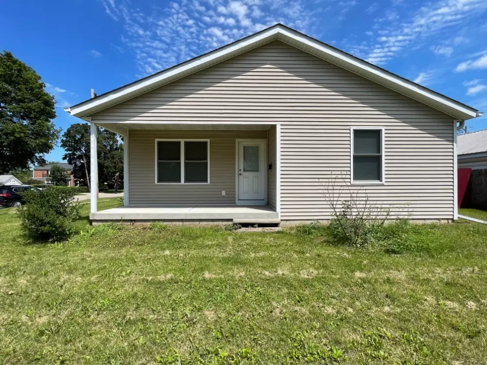Rochelle, IL 61068,924 8th AVE
