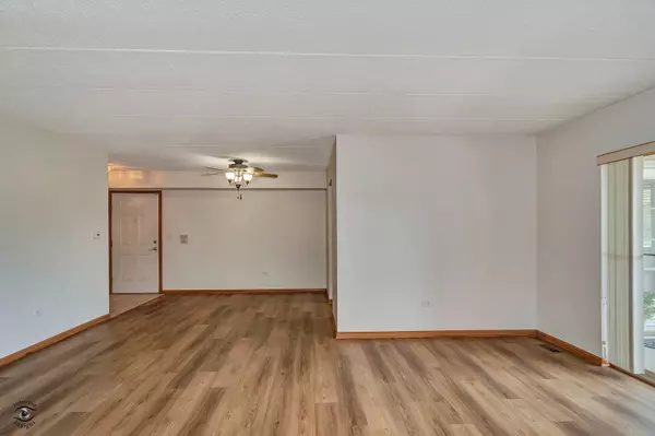 Oak Forest, IL 60452,6820 RIDGE POINT DR #1D