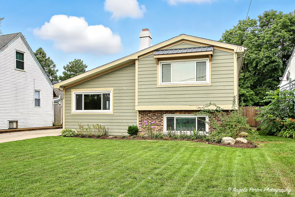 Mundelein, IL 60060,828 Ridge AVE