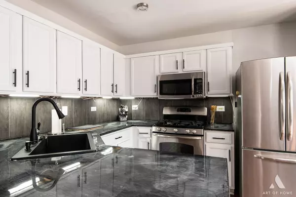 Romeoville, IL 60446,951 W Savannah DR