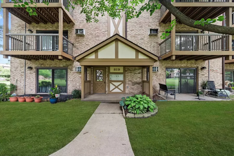 819 S Dwyer AVE #D, Arlington Heights, IL 60005