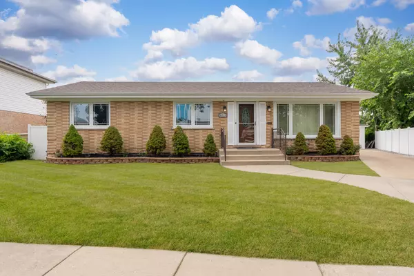 Niles, IL 60714,8213 W Lyons ST