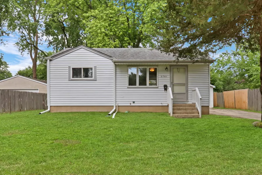 2741 Pawnee RD, Waukegan, IL 60087