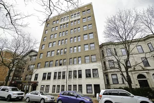 817 W Lakeside PL #402, Chicago, IL 60640
