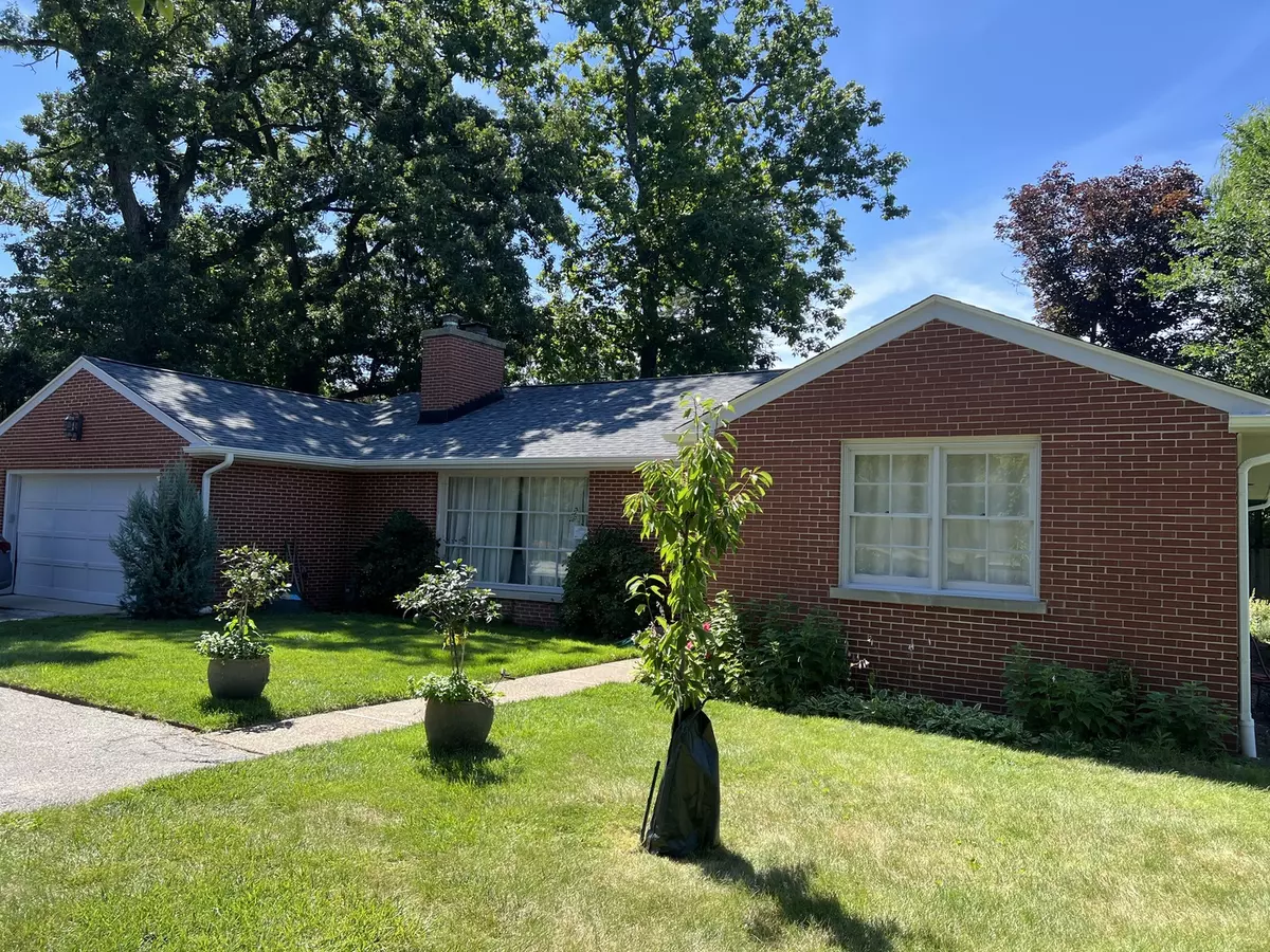 Lake Forest, IL 60045,985 W Deerpath RD