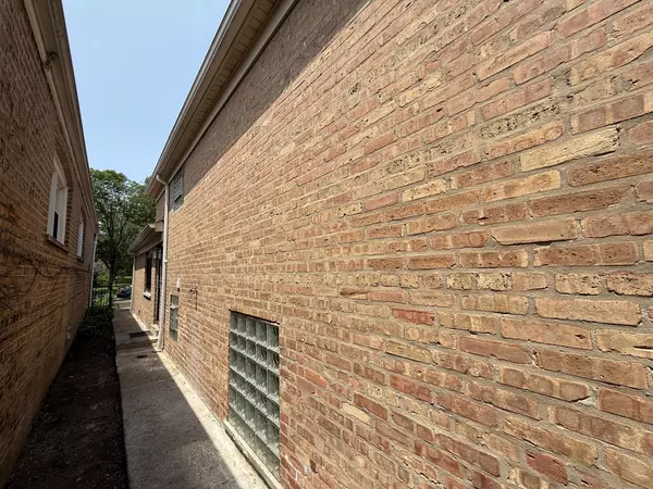 Chicago, IL 60620,8225 S Wentworth AVE