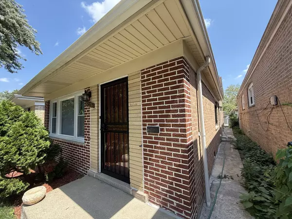 Chicago, IL 60620,8225 S Wentworth AVE