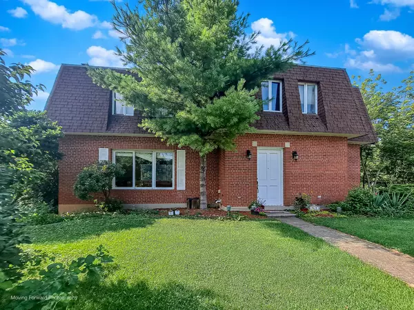 8428 Creekside LN, Darien, IL 60561