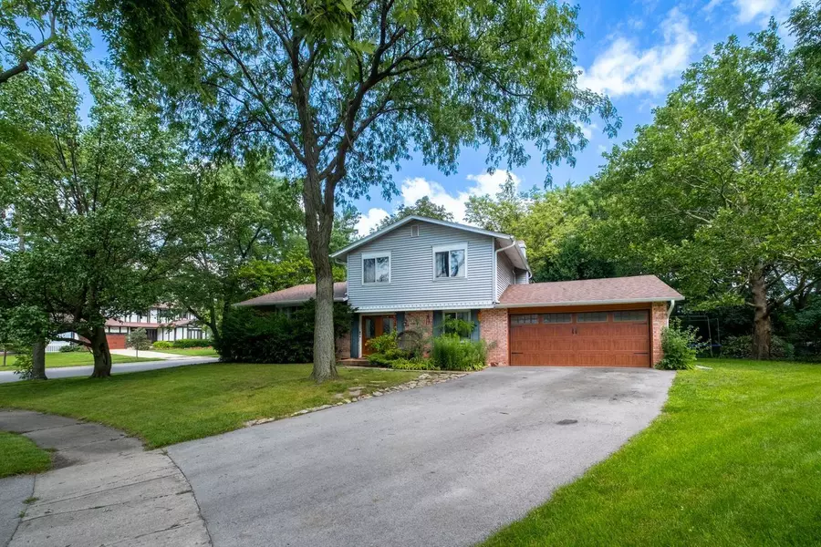 616 N Pinecrest RD, Bolingbrook, IL 60440
