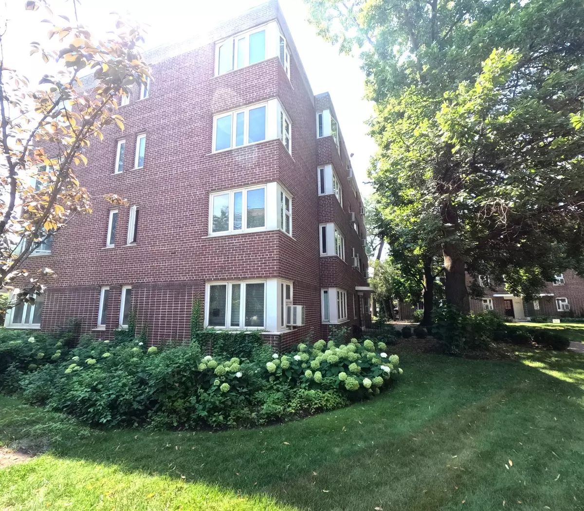 River Forest, IL 60305,7200 Oak AVE #4SW