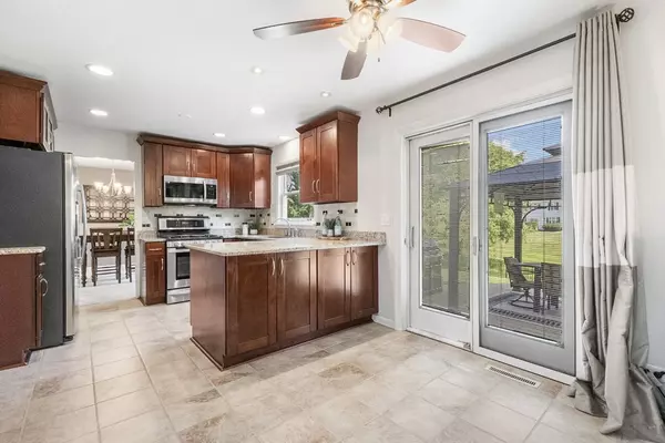 Bartlett, IL 60103,140 Amherst DR