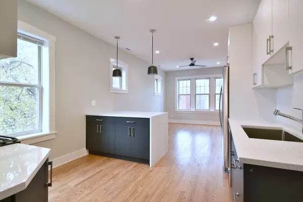 Oak Park, IL 60302,225B Washington BLVD #2