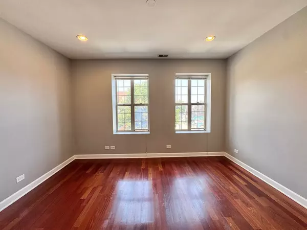 Chicago, IL 60618,3205 W GEORGE ST #2