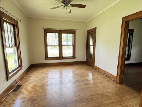 Dixon, IL 61021,508 Palmyra ST