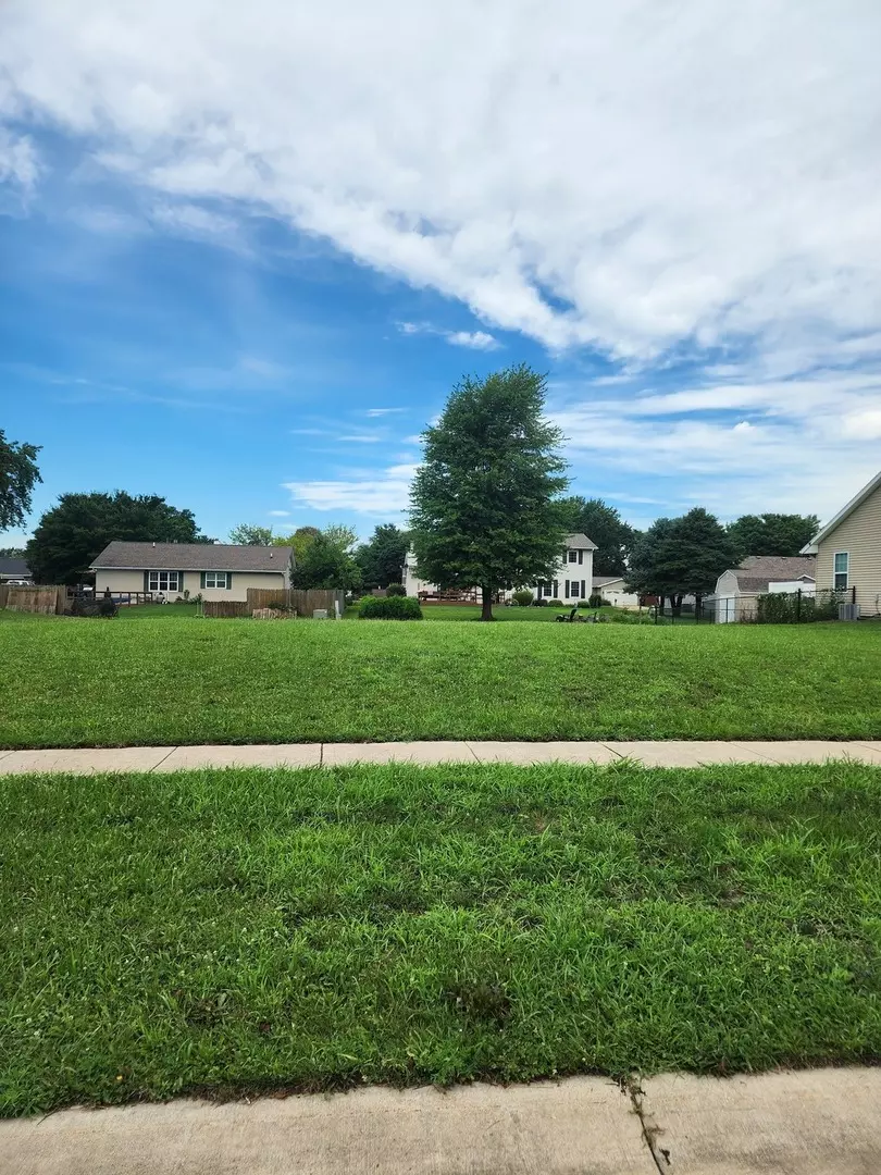 Tuscola, IL 61953,128 Wilshire DR