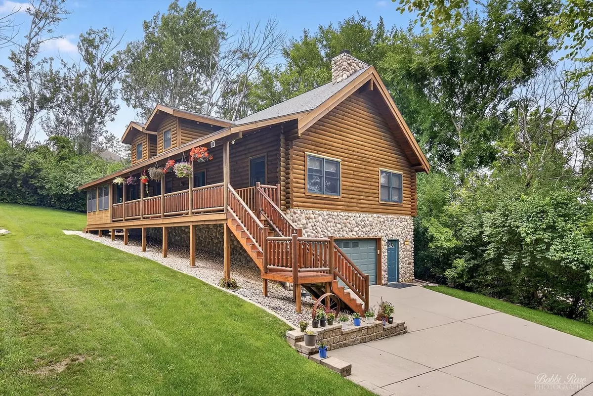 Algonquin, IL 60102,1334 Hillside