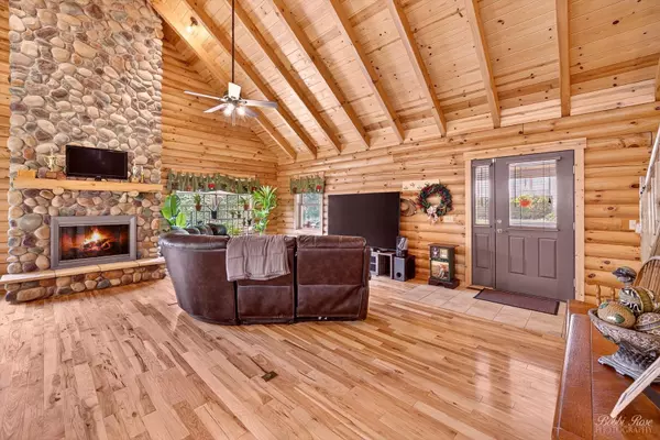 Algonquin, IL 60102,1334 Hillside