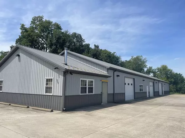905 S Sunny Acres RD, Mahomet, IL 61853