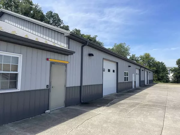 Mahomet, IL 61853,905 S Sunny Acres RD