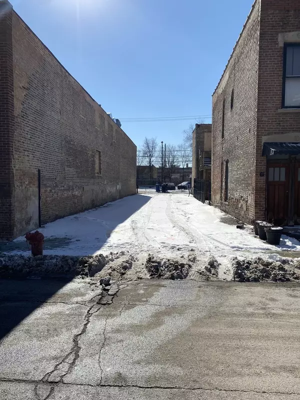 Chicago, IL 60612,2243 W Grand AVE
