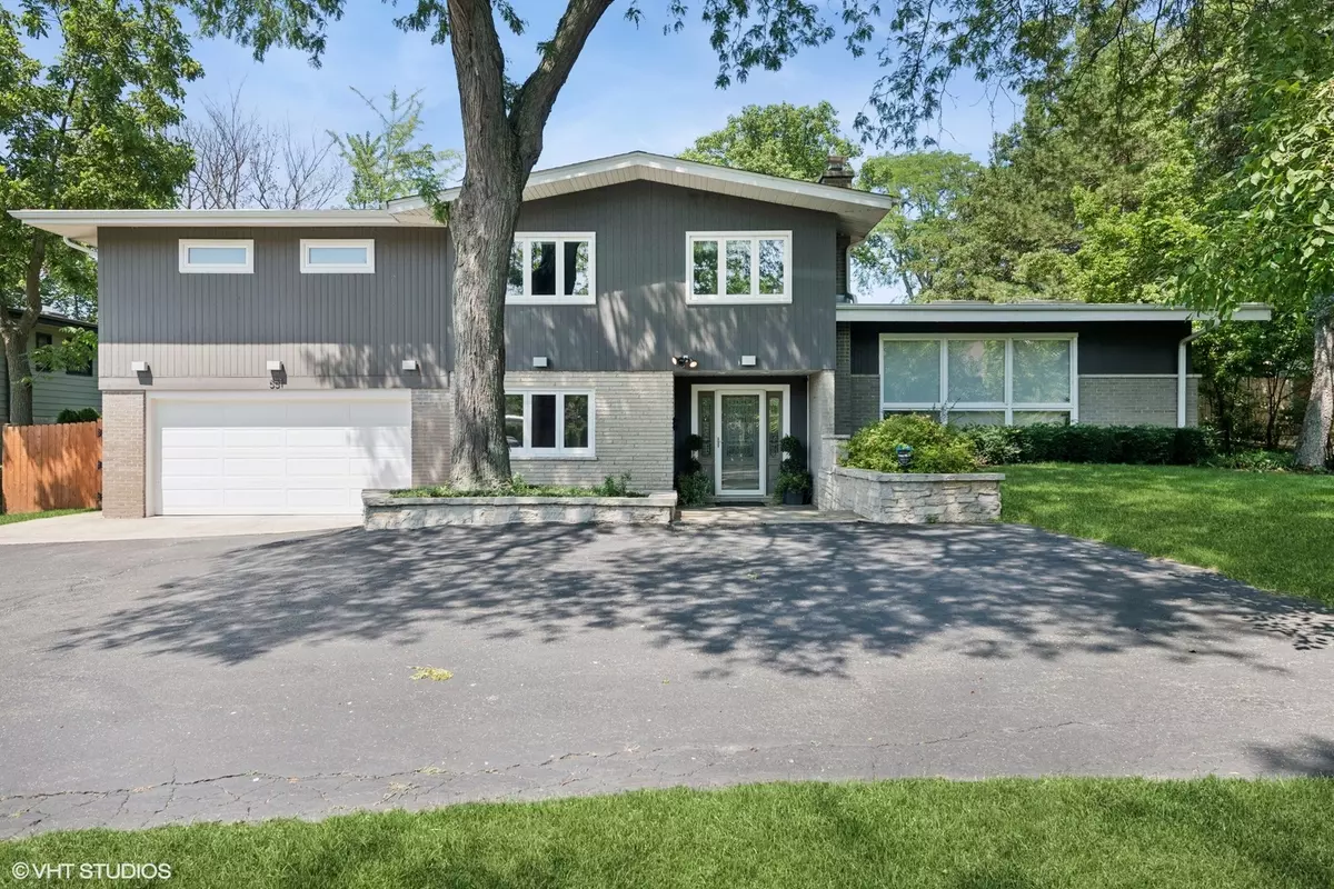 Glencoe, IL 60022,551 Dundee RD