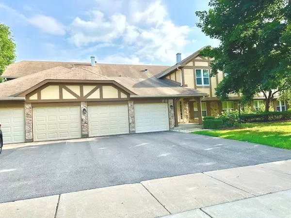 Vernon Hills, IL 60061,181 BROOK LN #181