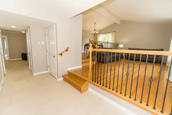 Arlington Heights, IL 60005,1107 W White Oak ST