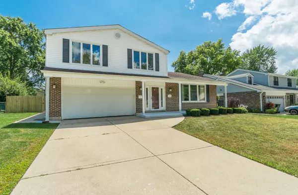 Arlington Heights, IL 60005,1107 W White Oak ST