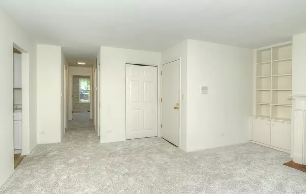 Schaumburg, IL 60193,600 Eastveiw CT #X1