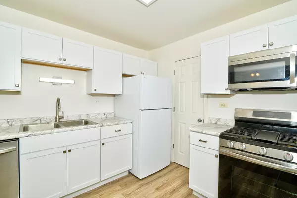 Schaumburg, IL 60193,600 Eastveiw CT #X1