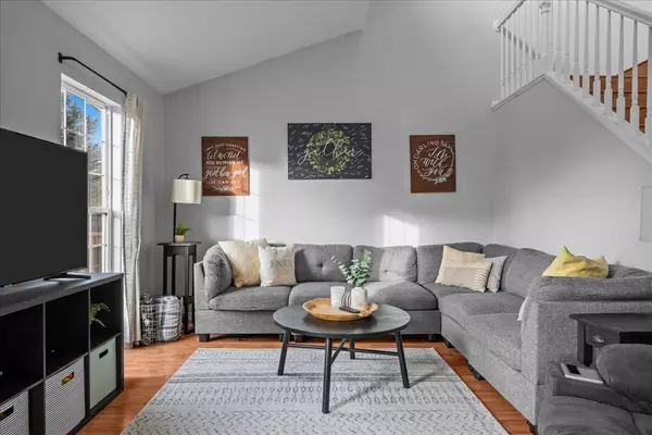 South Elgin, IL 60177,8 Ione DR #C