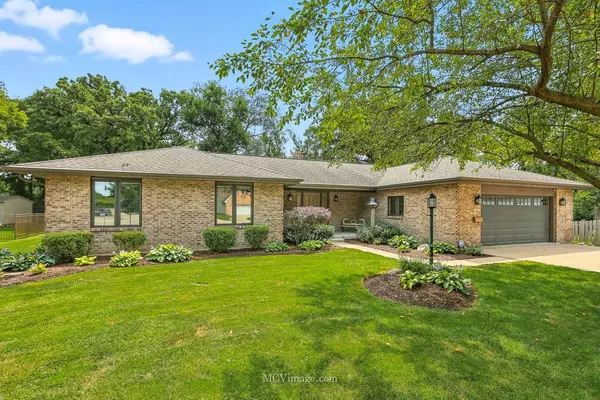 210 Shawnee DR, Minooka, IL 60447