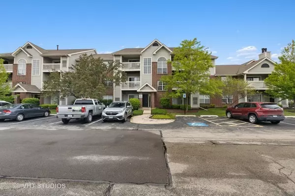 Wheaton, IL 60189,115 Kensington CIR #107
