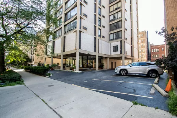 Chicago, IL 60660,5740 N Sheridan RD #9D