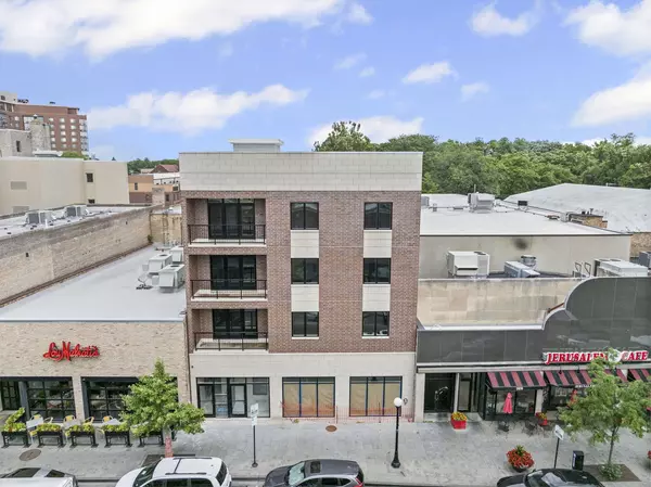 1036 Lake ST #4S, Oak Park, IL 60301