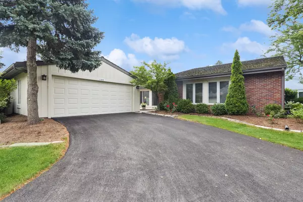 100 Briarwood CIR, Oak Brook, IL 60523