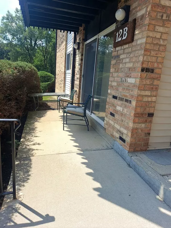 Willowbrook, IL 60527,12B Kingery Quarter RD #108