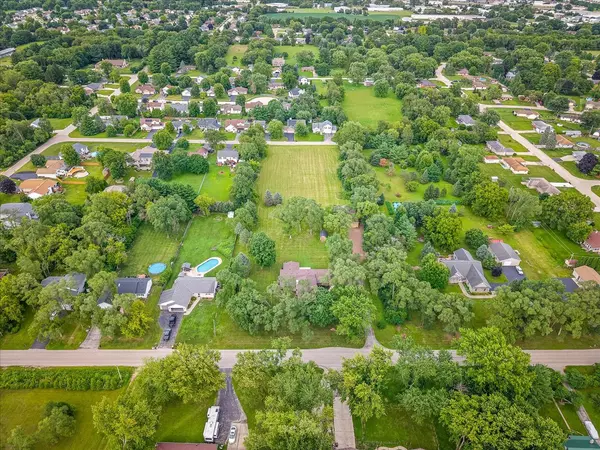 10829 Miller LN, Machesney Park, IL 61115