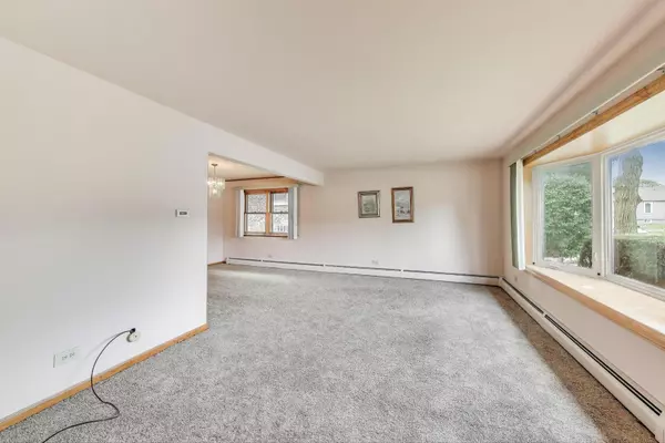 Lyons, IL 60534,4121 Maple AVE